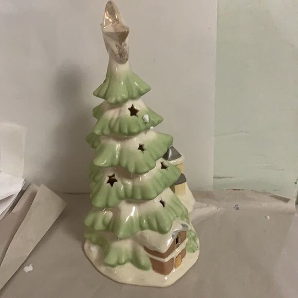 NWT TRANQUIL CHURCH LIGHTED FIGURINE 12.25 IN‎ - Picture 3 of 8